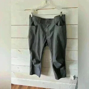 Men’s Under Armour 36/34 loose fit Storm pants, gray, EUC, men’s slacks